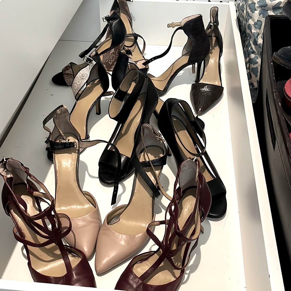 ANN TAYLOR size 8 shows selling a lot of 6 pairs.